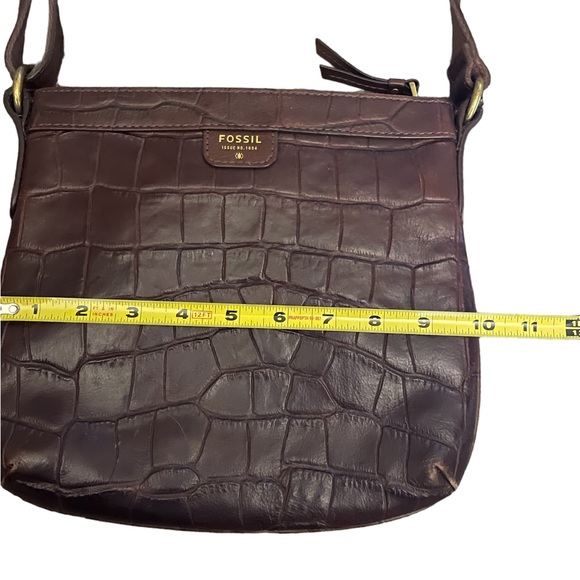 Fossil Alligator skin brown crossbody 10” x 9” - Picture 2 of 10